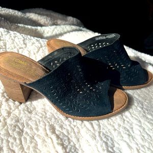 Womens 8.5 Toms heeled slides/sandals